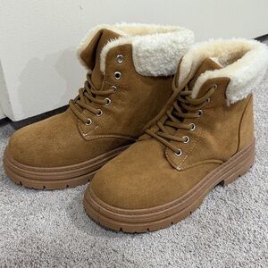 SHEIN Brown Winter Boots with Cream Lining